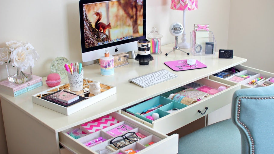 Want to Stay Organized? Here is Our Top 5 Desk Must Have Items